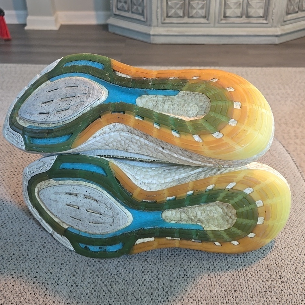 Adidas Ultraboost 22 - Picture 5 of 5